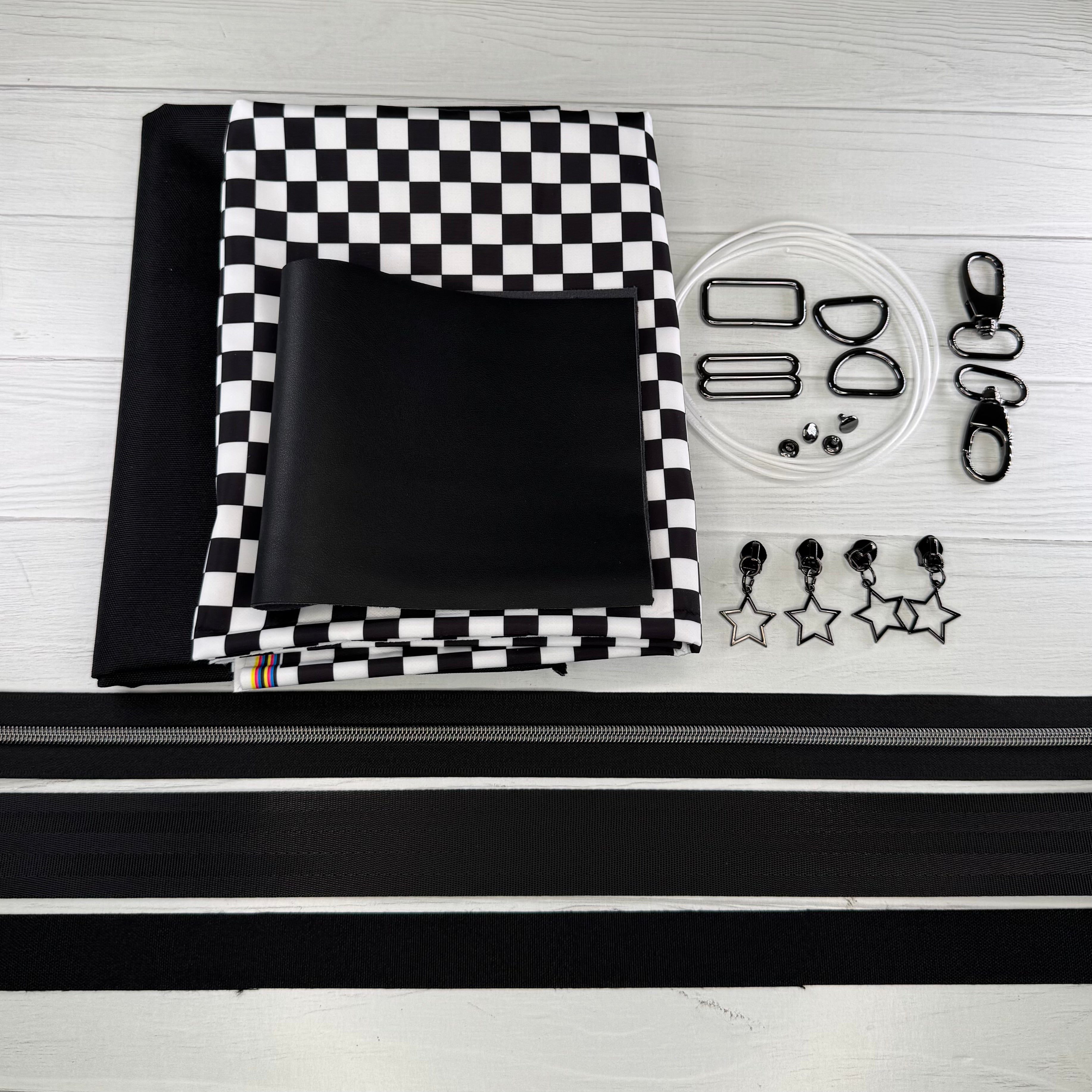 The Hellcat Crossbody || The Crafty Reporter || Project Kits