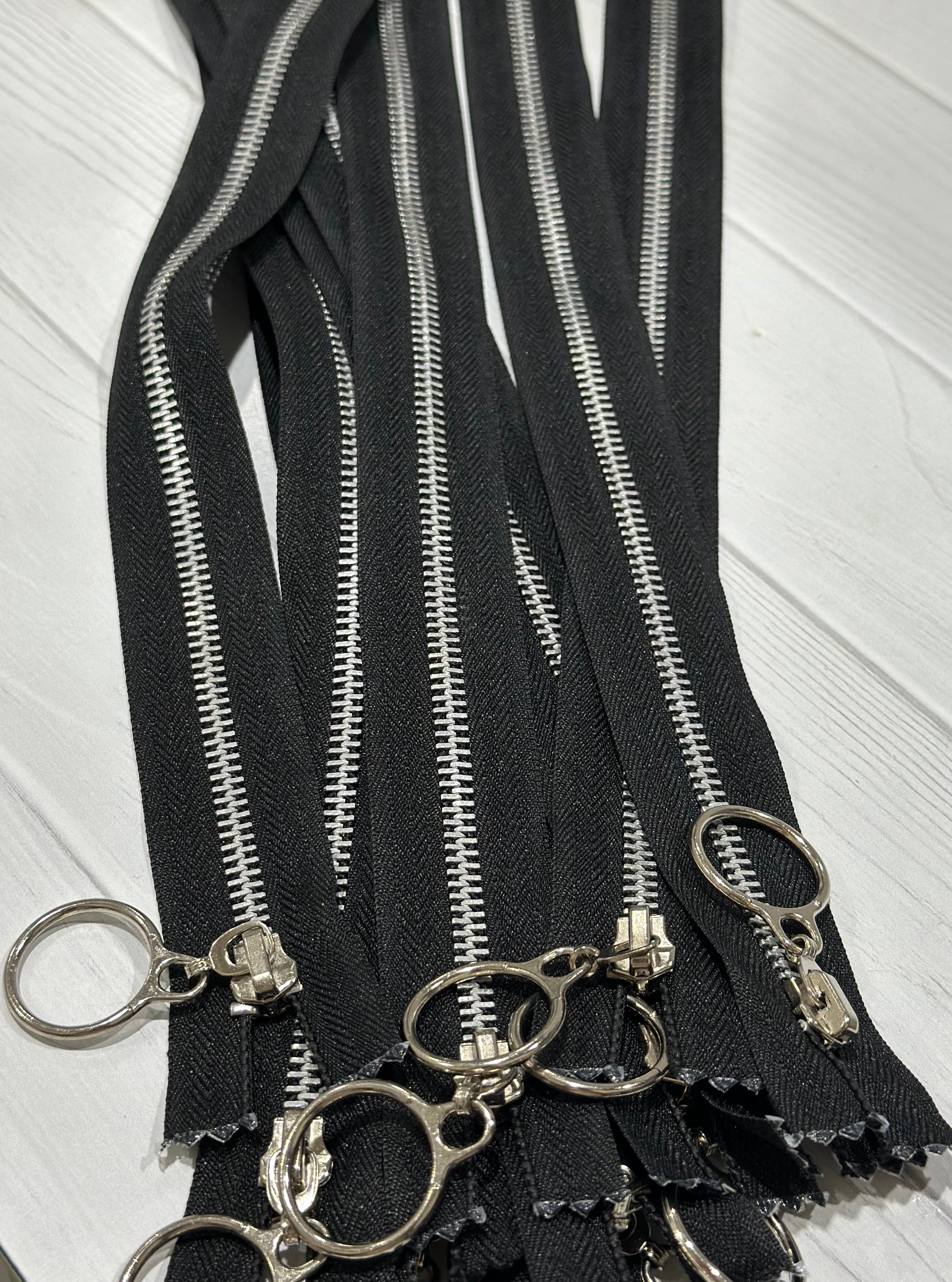 Black Seperating zipper packs