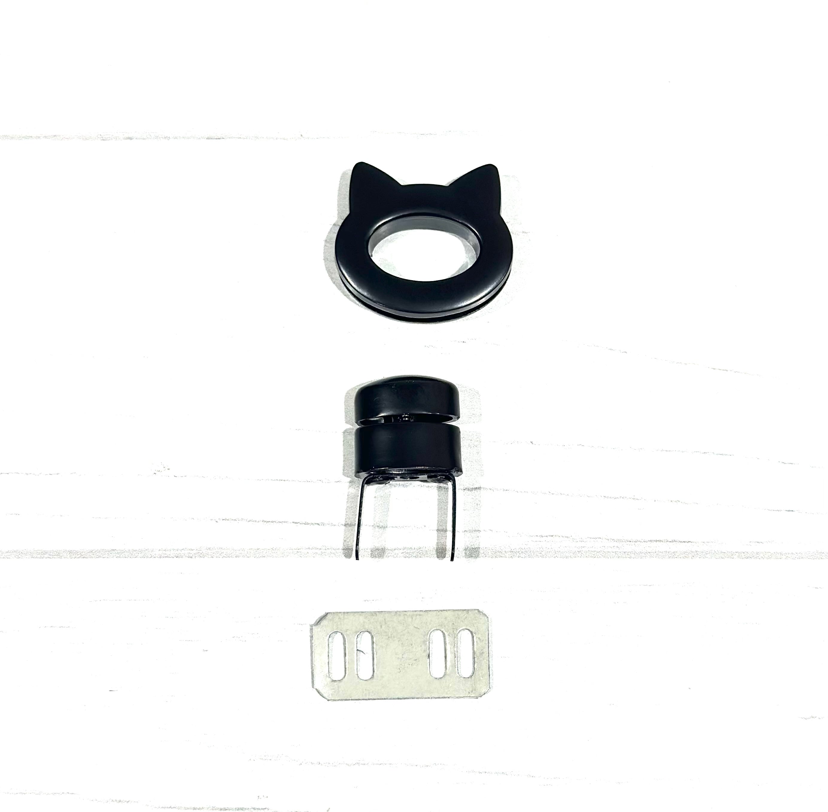 Cat turn lock / clasp