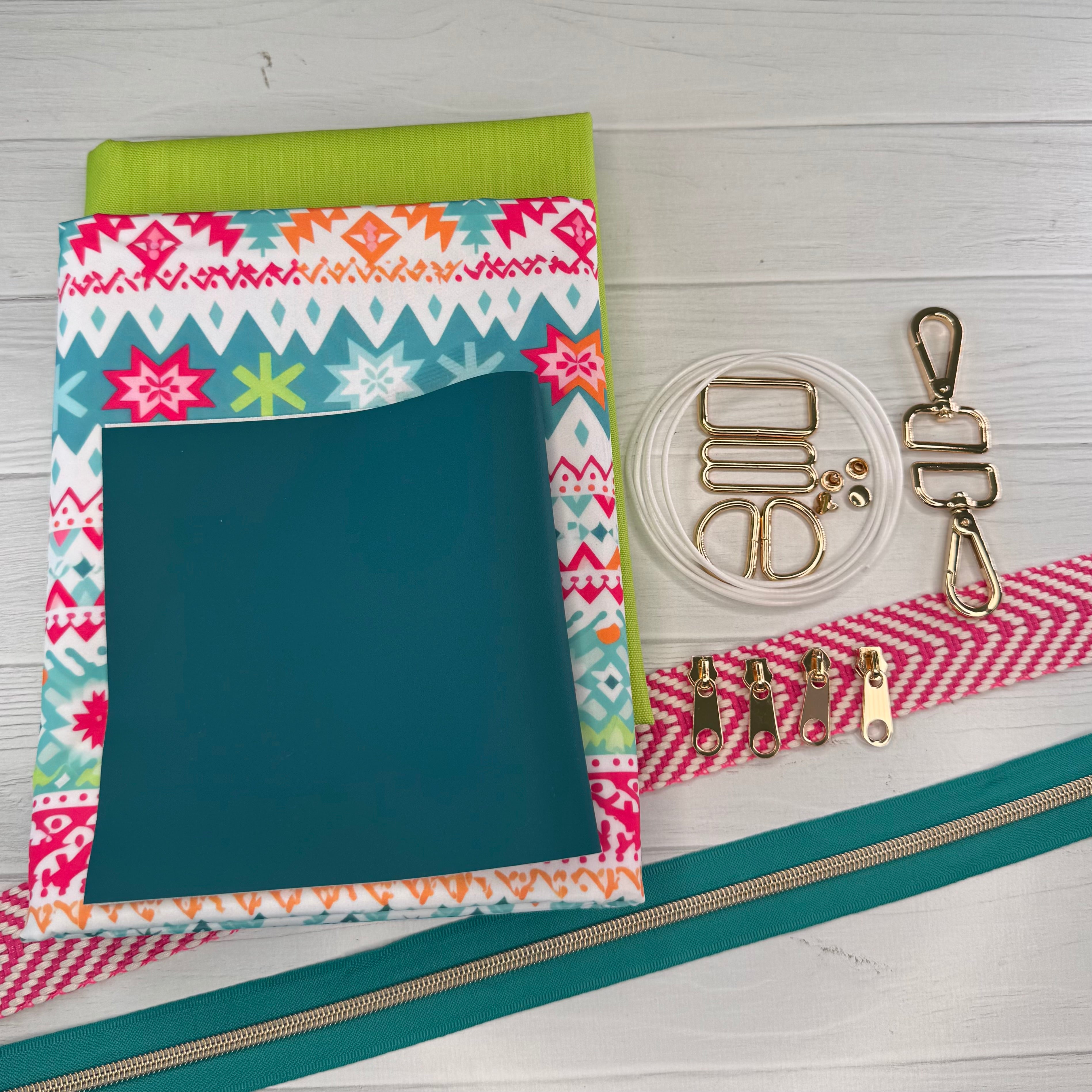The Hellcat Crossbody || The Crafty Reporter || Project Kits