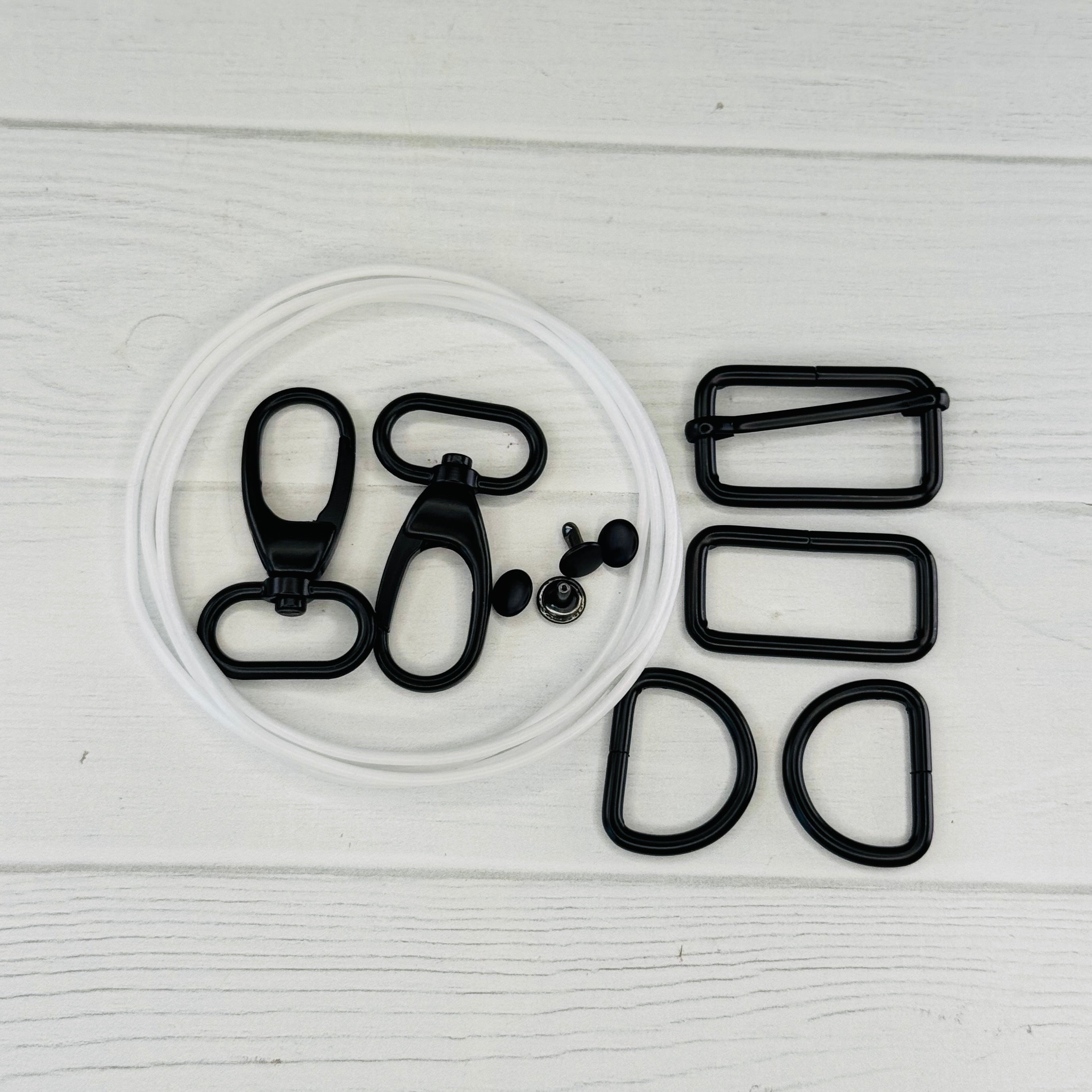 The Hellcat Crossbody || The Crafty Reporter || Hardware Kits