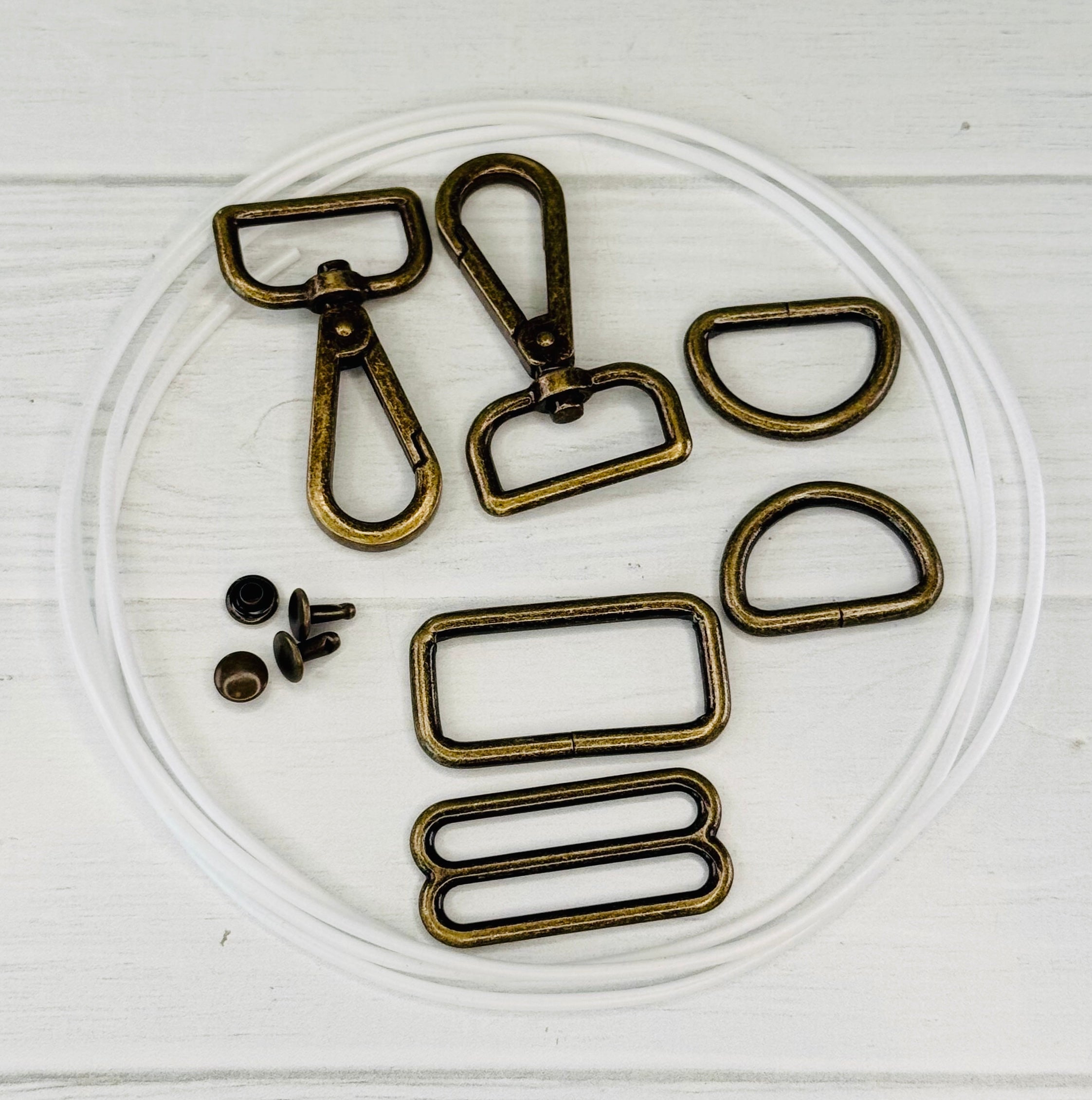 The Hellcat Crossbody || The Crafty Reporter || Hardware Kits