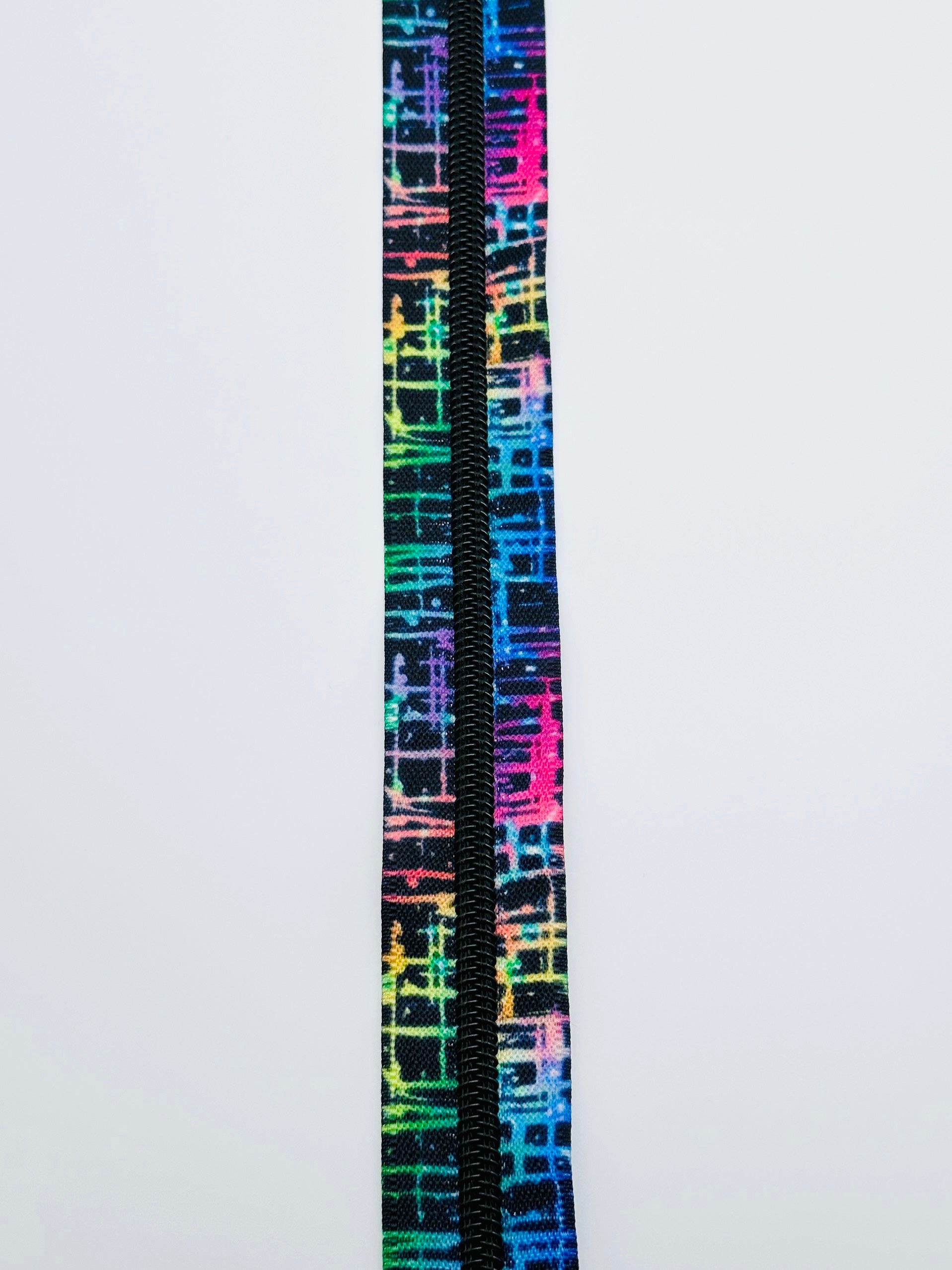 Rainbow grunge zipper tape