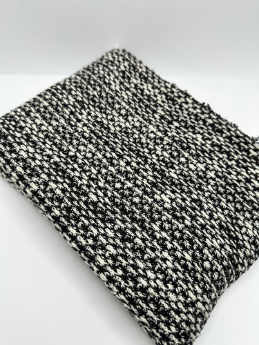 Black/White knitted Sweater Knit