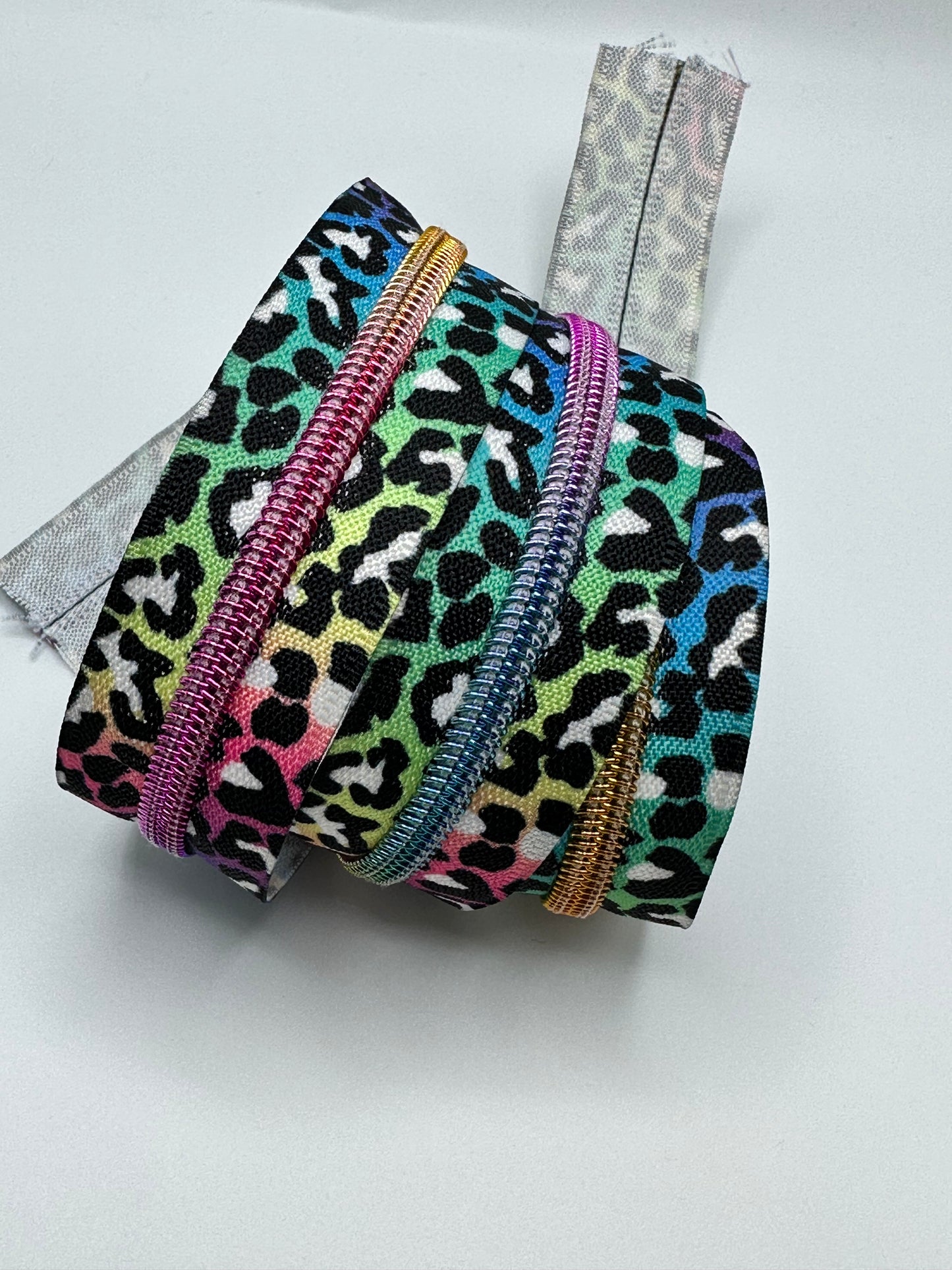 Rainbow leopard with Rainbow teeth Zipper Tape
