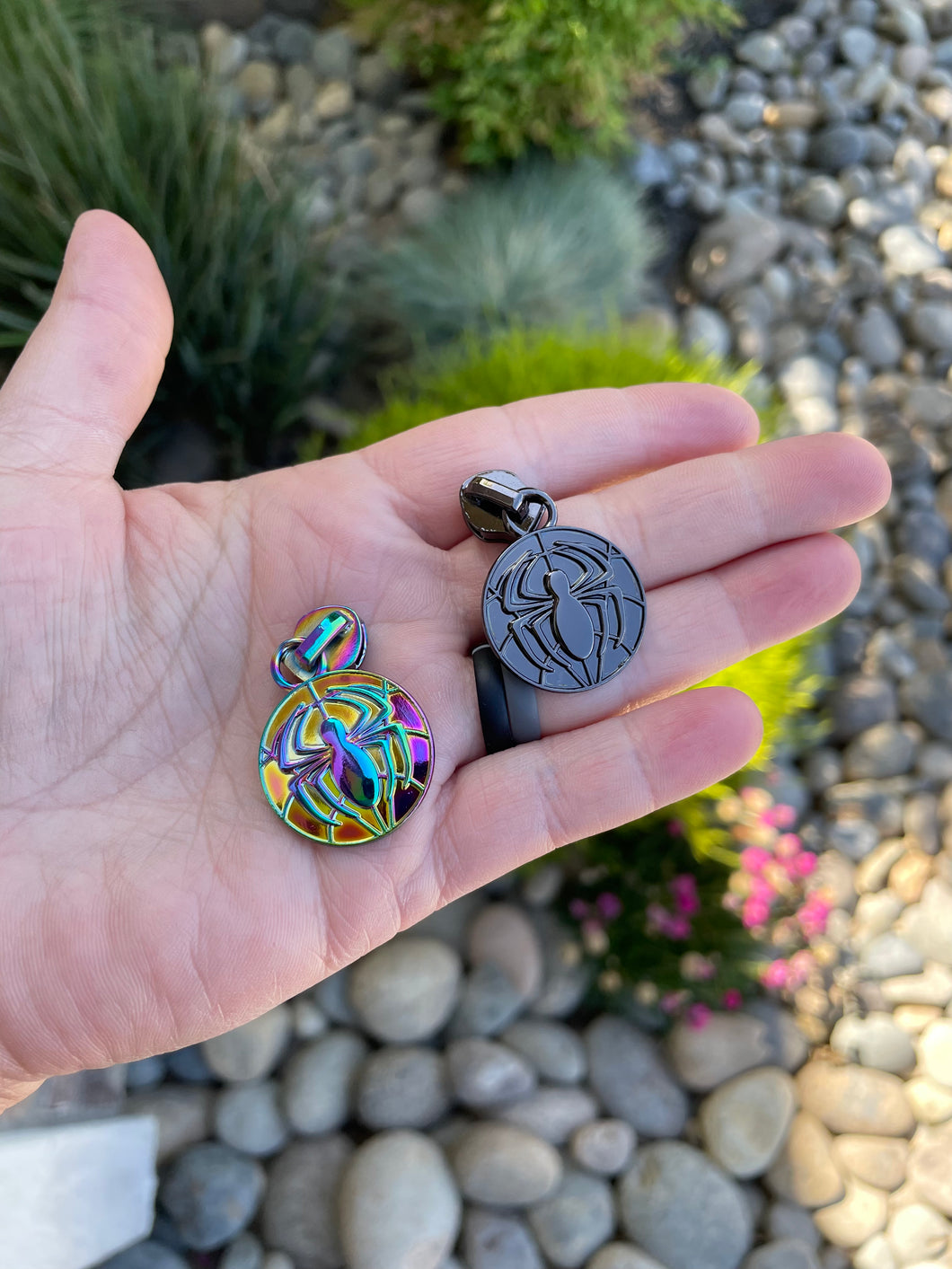 Spider zipper pulls